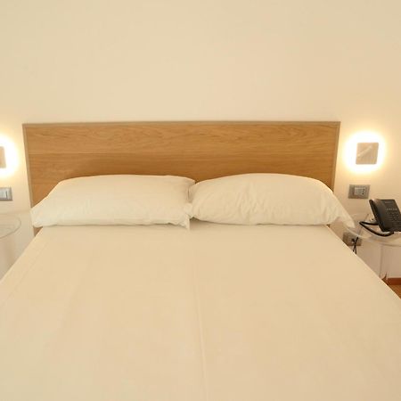 Victor Hotel Bari Bagian luar foto