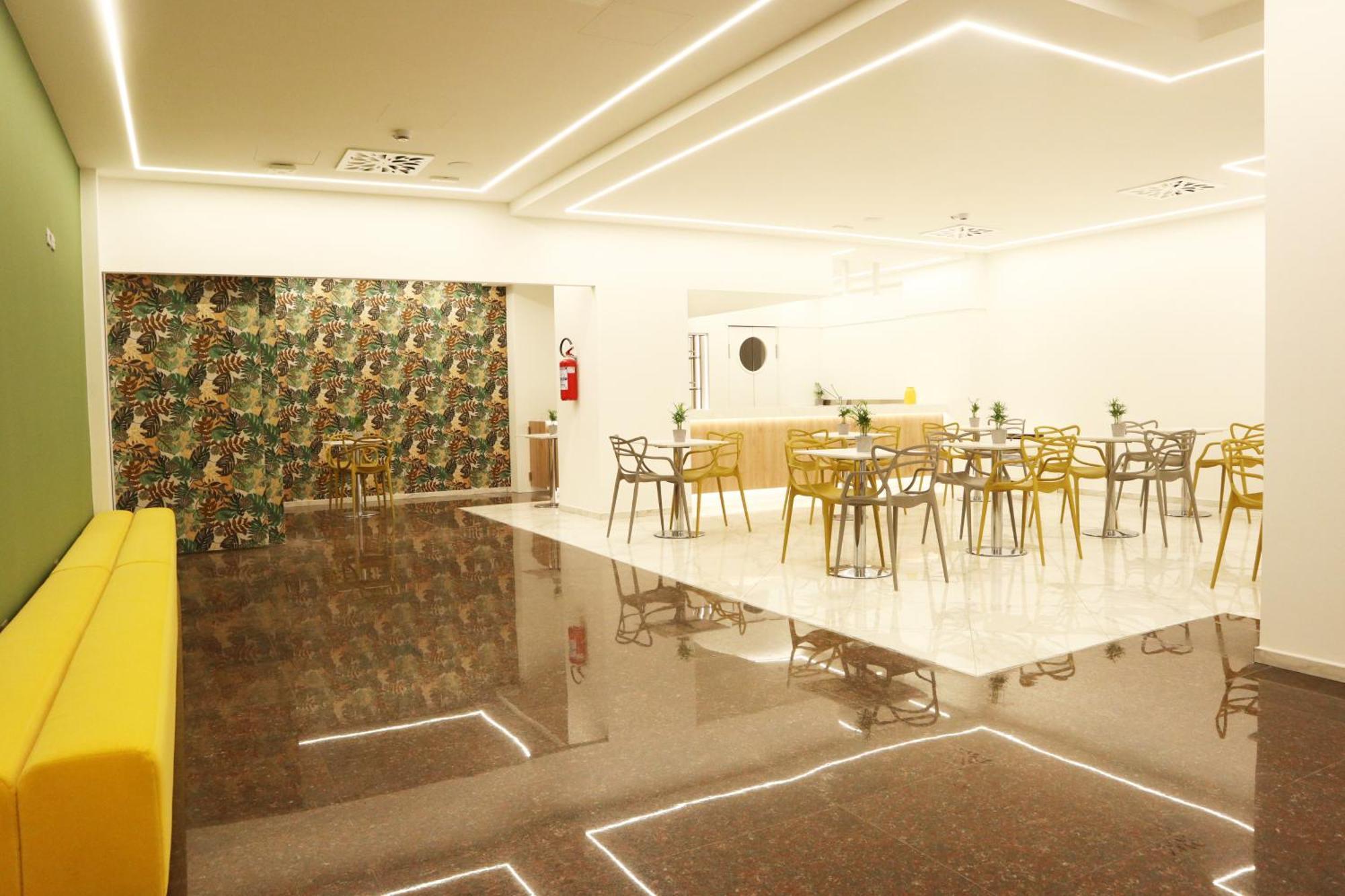 Victor Hotel Bari Bagian luar foto