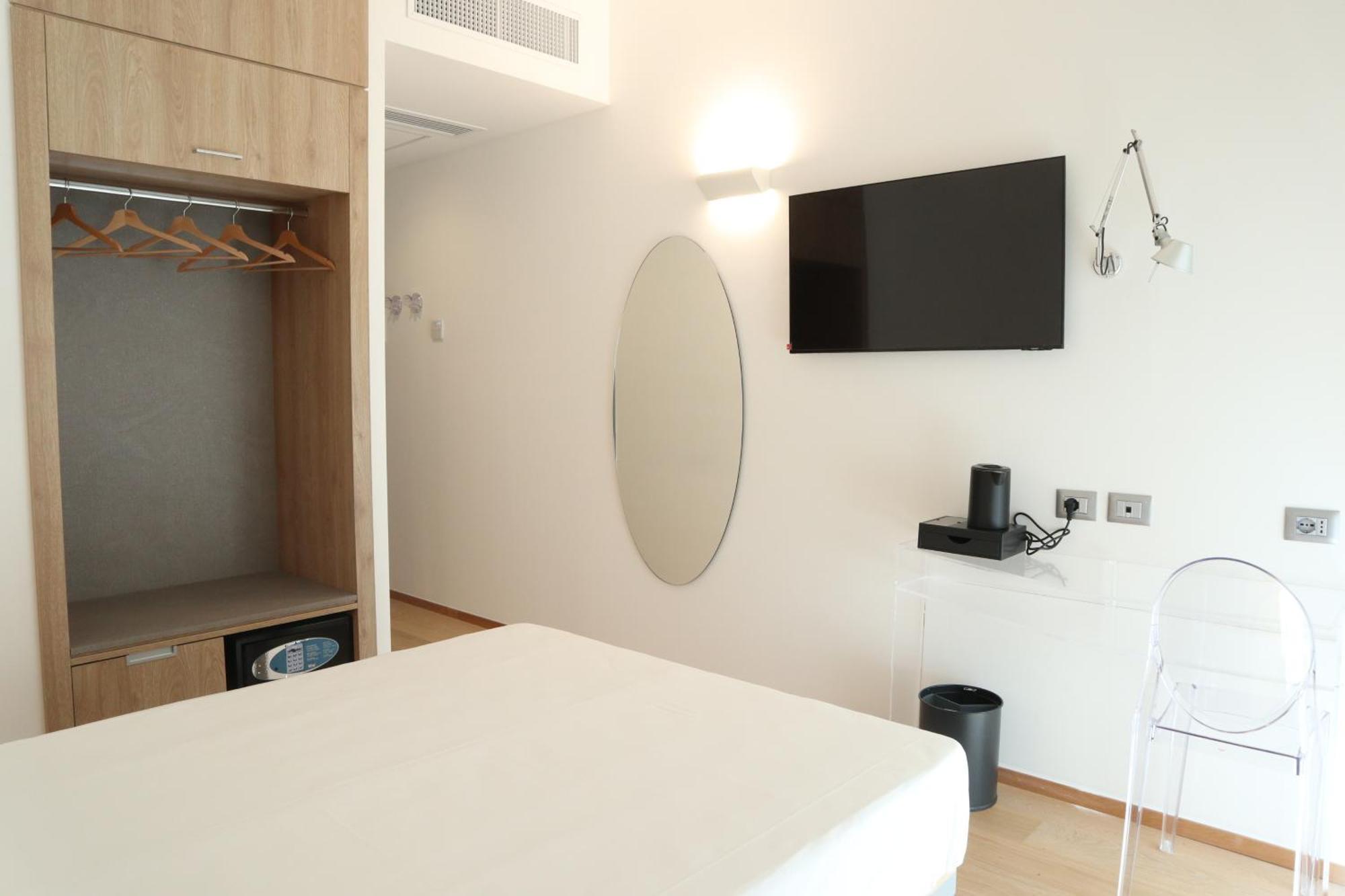 Victor Hotel Bari Bagian luar foto
