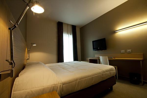 Victor Hotel Bari Bagian luar foto